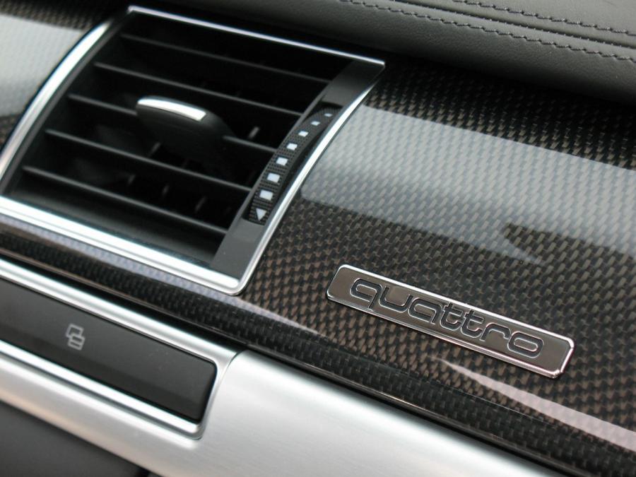 Детали интерьера Audi S8 (D3) 2008 года  (NA) (фото 26 из 62)